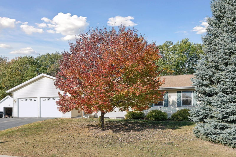 135 Sunset Dr, Henderson, MN 56044