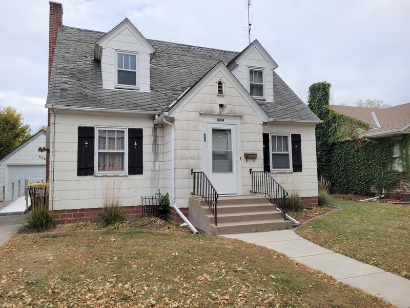 604 Park St S, Fairfax, MN 55332