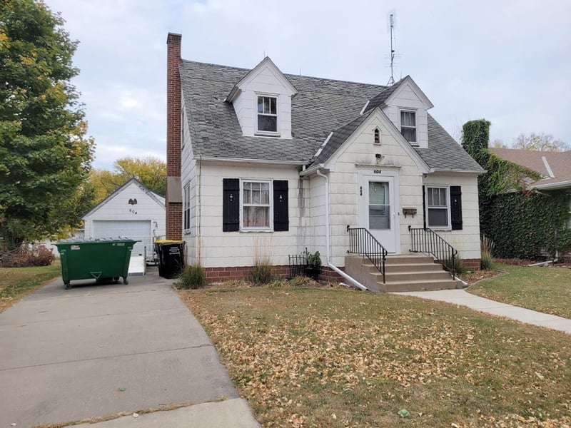 604 Park St S, Fairfax, MN 55332