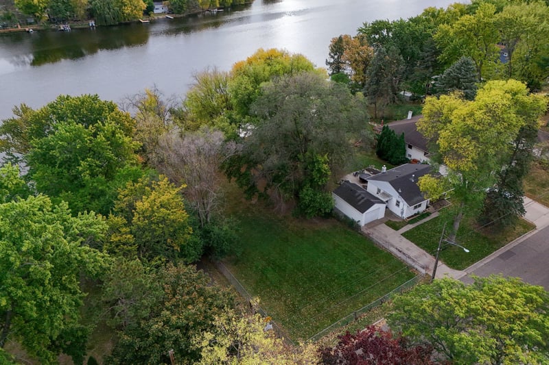 489 Gentry Ave N, Oakdale, MN 55128