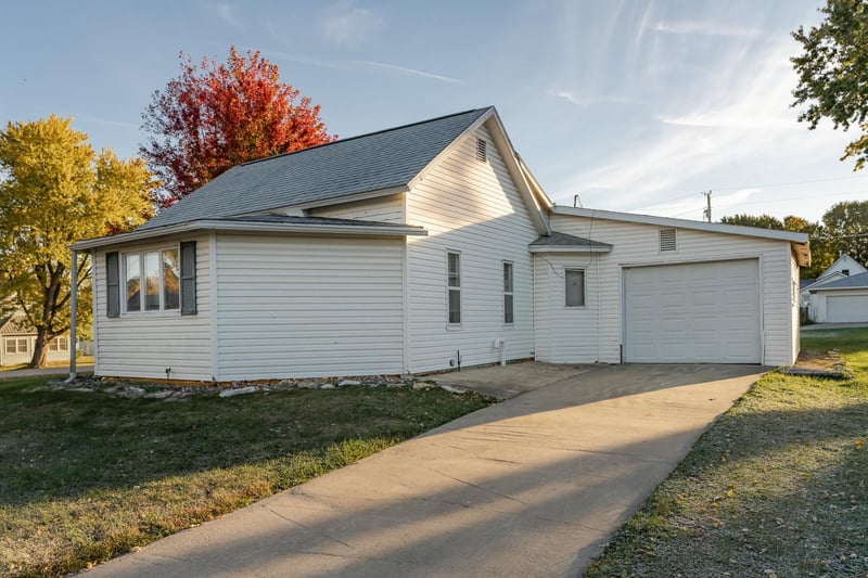 202 3rd St, Fountain, MN 55935