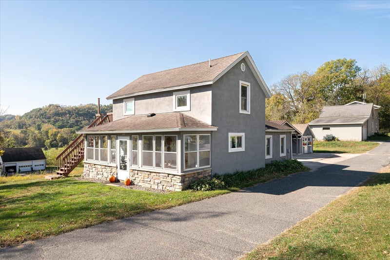 105 6th St, Hokah, MN 55941