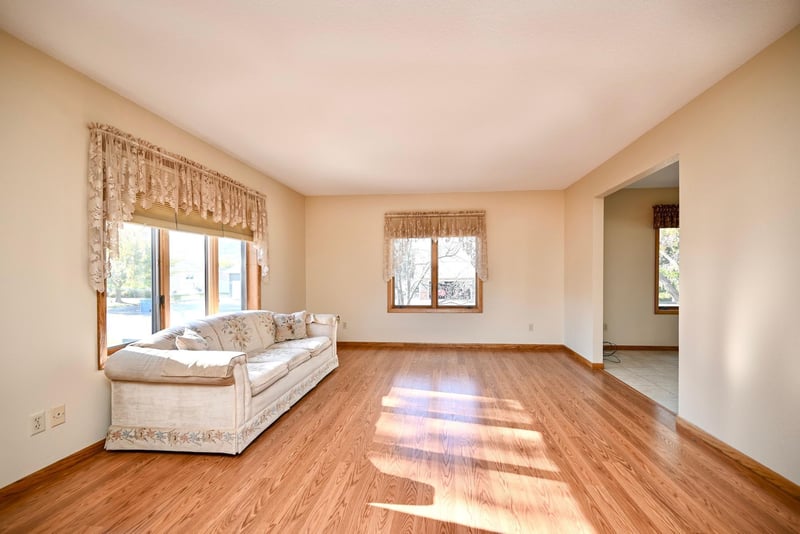 5130 W 7th Pl, Goodview, MN 55987