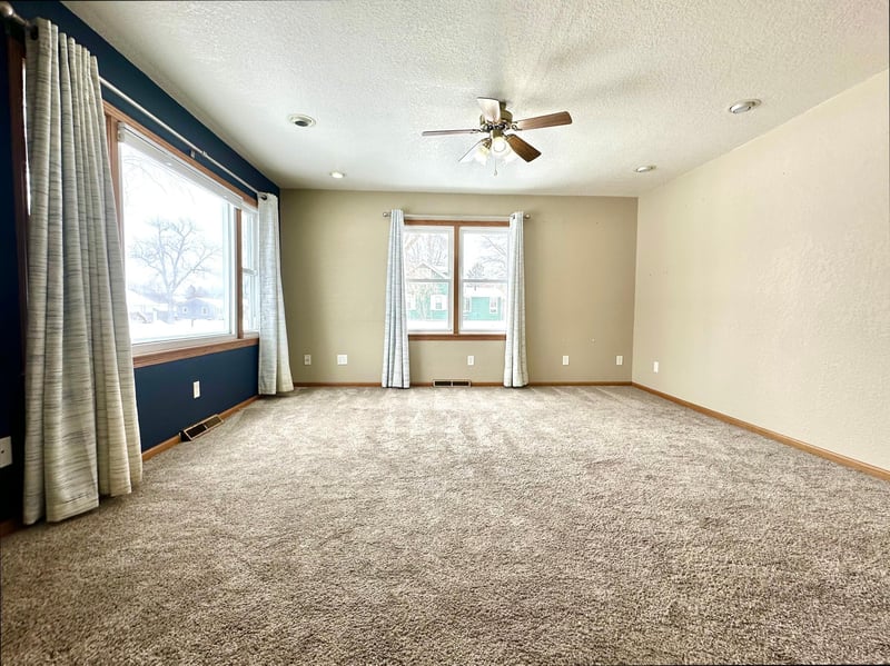 301 W 6th St, Adrian, MN 56110