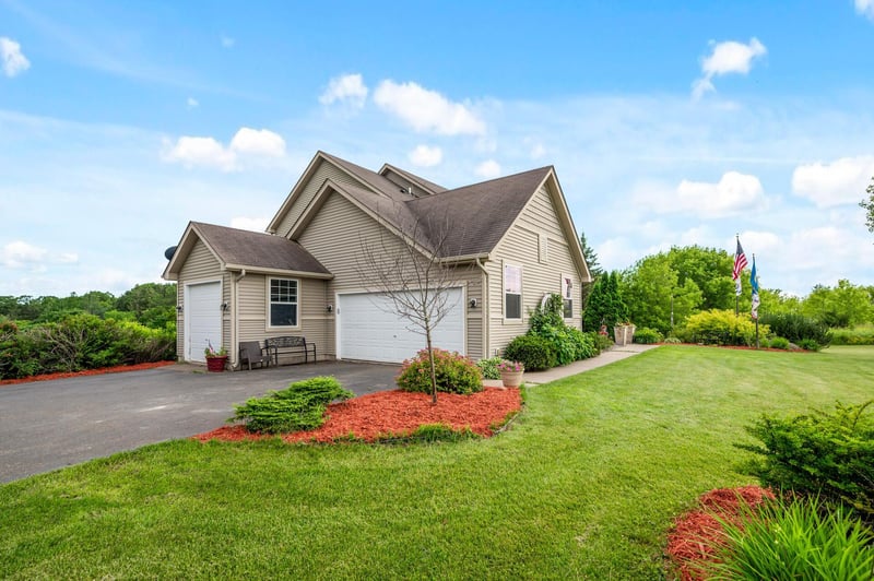 18979 Silo Ct, Shafer, MN 55074