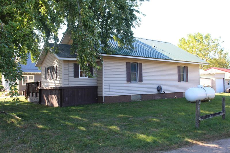 104 Elm St, Cochrane, WI 54622