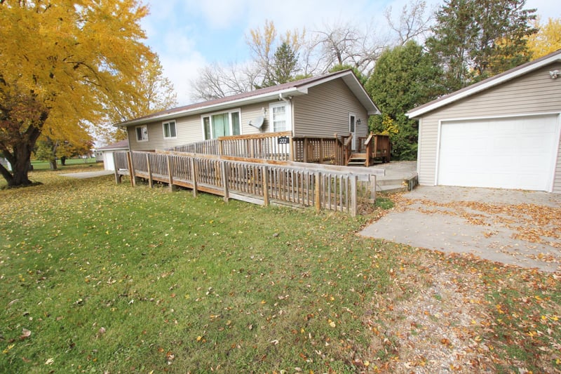 222 E Woodrow St, Grygla, MN 56727