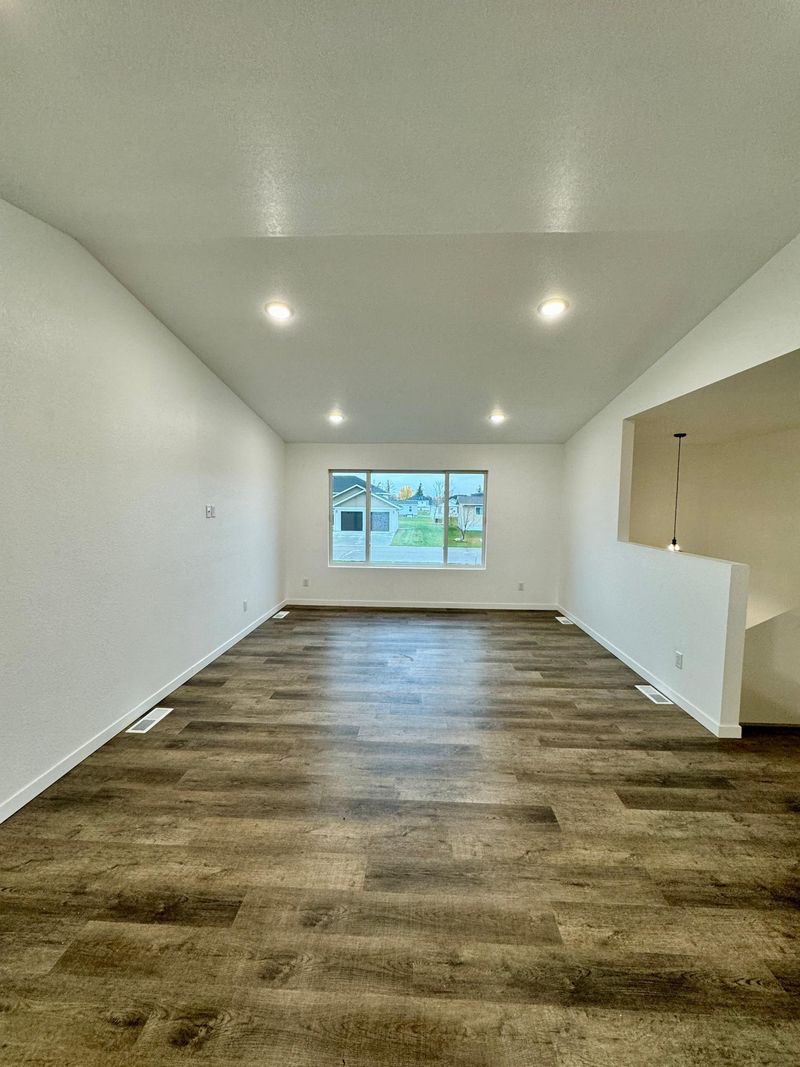 520 Garfield St SE, Warroad, MN 56763