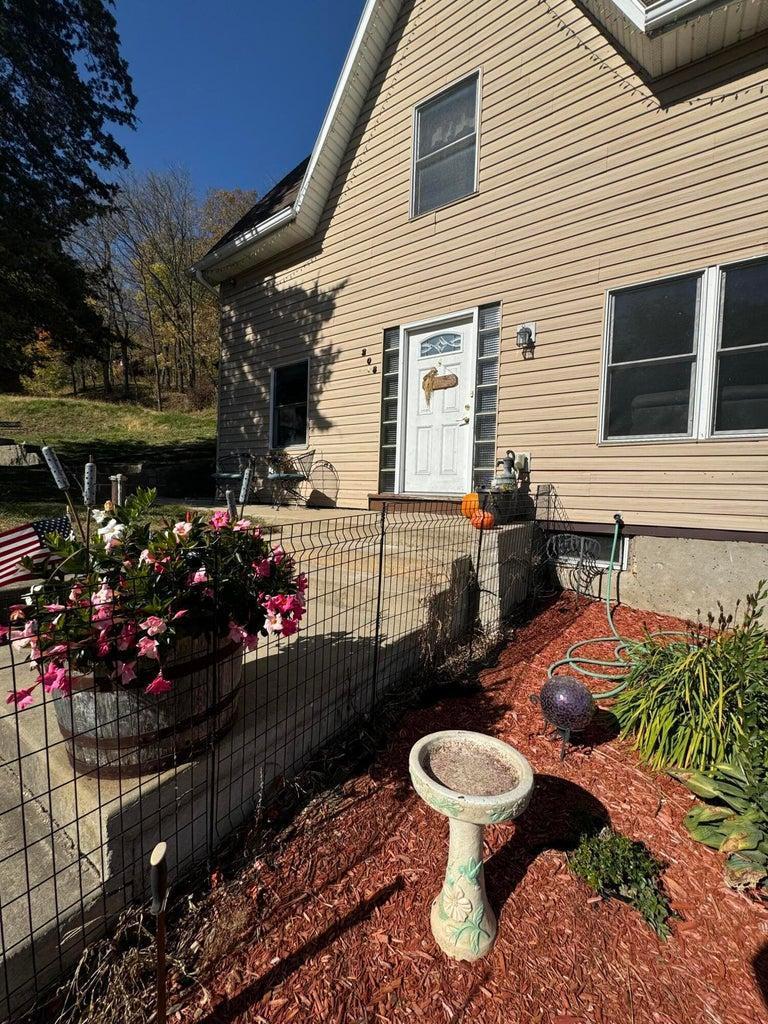 208 Adams St, Brownsville, MN 55919