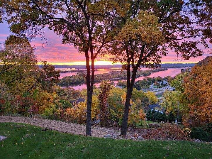 30784 Old Hickory Ln, La Crescent, MN 55947