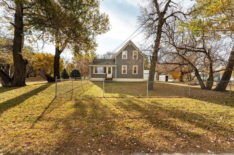 402 5th St W, Herman, MN 56248
