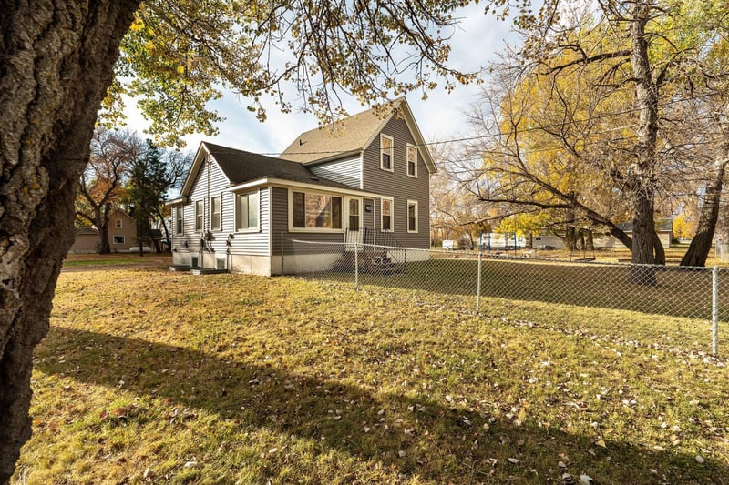 402 5th St W, Herman, MN 56248