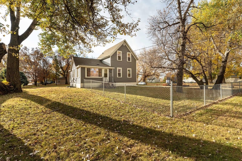 402 5th St W, Herman, MN 56248
