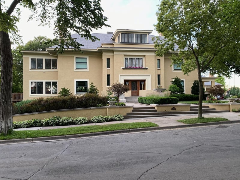 1324 Mount Curve Ave, Minneapolis, MN 55403