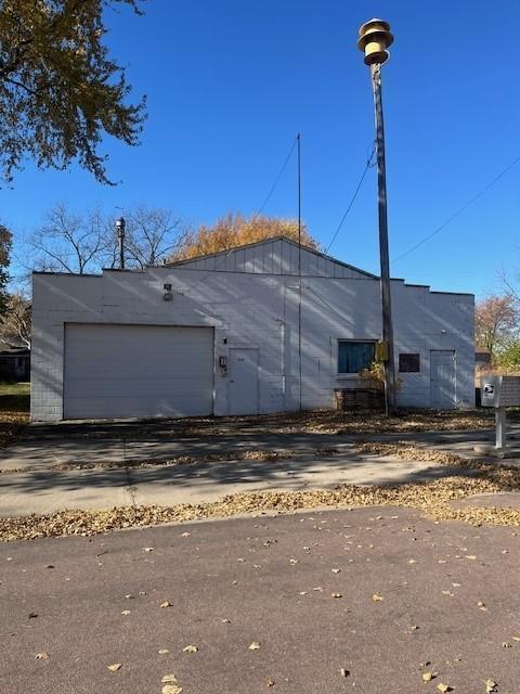 269 8th St, Bingham Lake, MN 56118