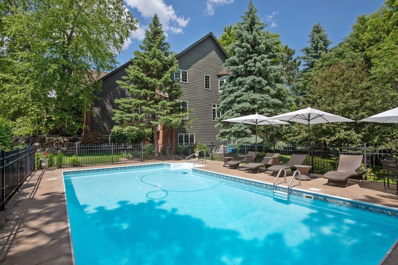 8846 Pheasant Run Rd, Woodbury, MN 55125