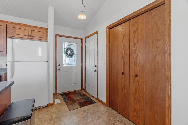 1611 Forest Glen Cir, Saint Augusta, MN 56301