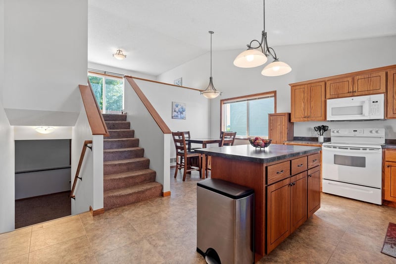 1611 Forest Glen Cir, Saint Augusta, MN 56301