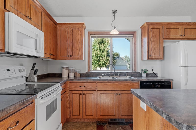 1611 Forest Glen Cir, Saint Augusta, MN 56301