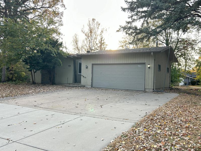 6300 Virginia Ave S, Edina, MN 55424
