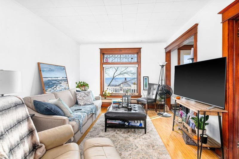 215 W 7th St, Duluth, MN 55806