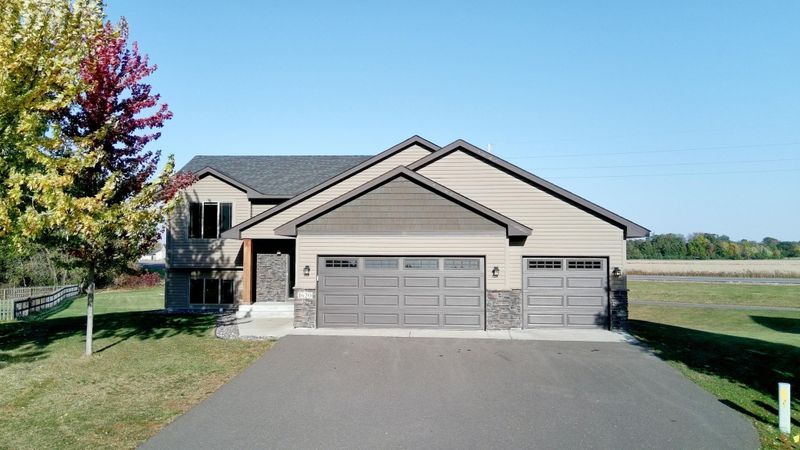 1620 18th Ct SE, Cambridge, MN 55008