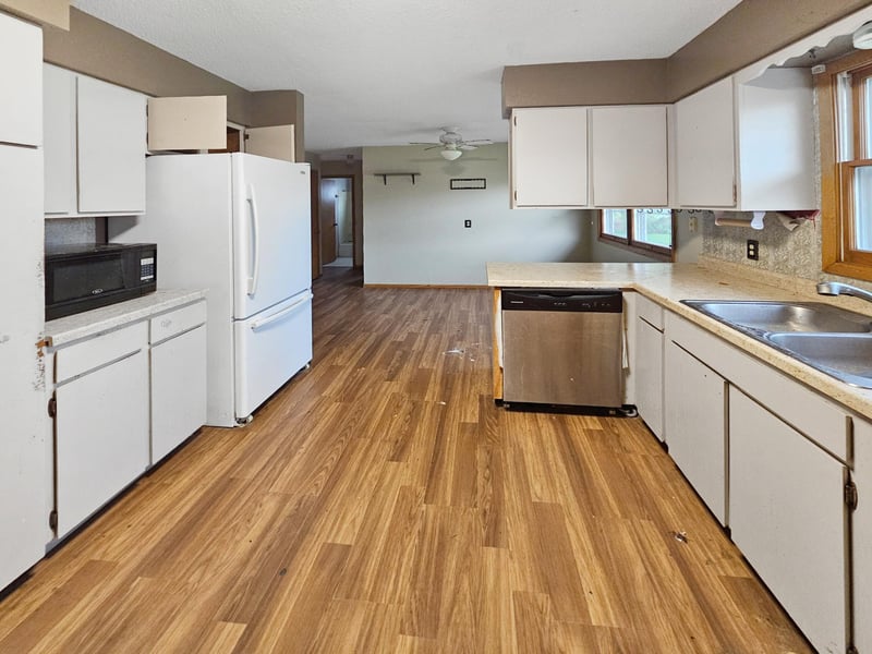 407 W 4th St, Argyle, MN 56713