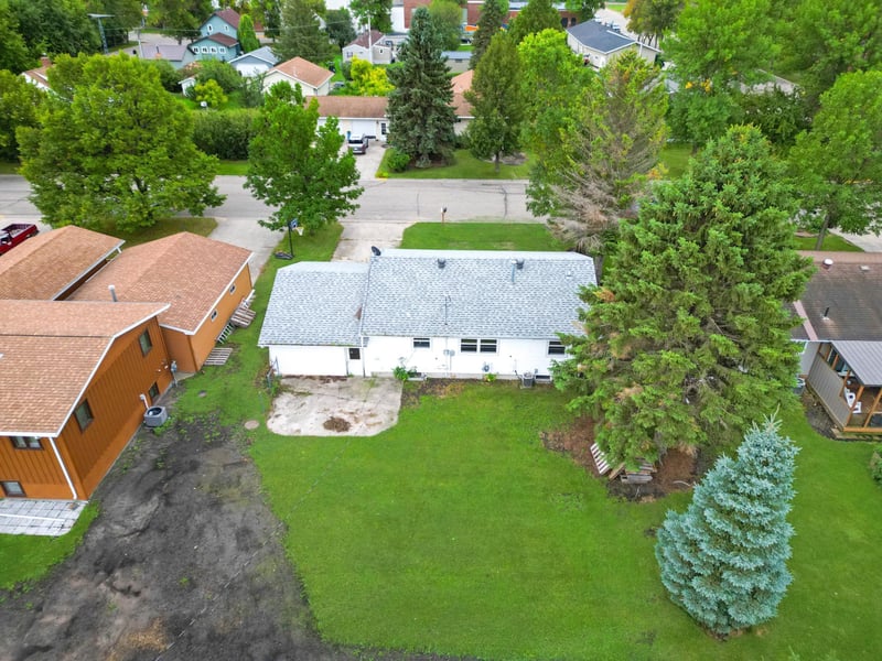 407 W 4th St, Argyle, MN 56713