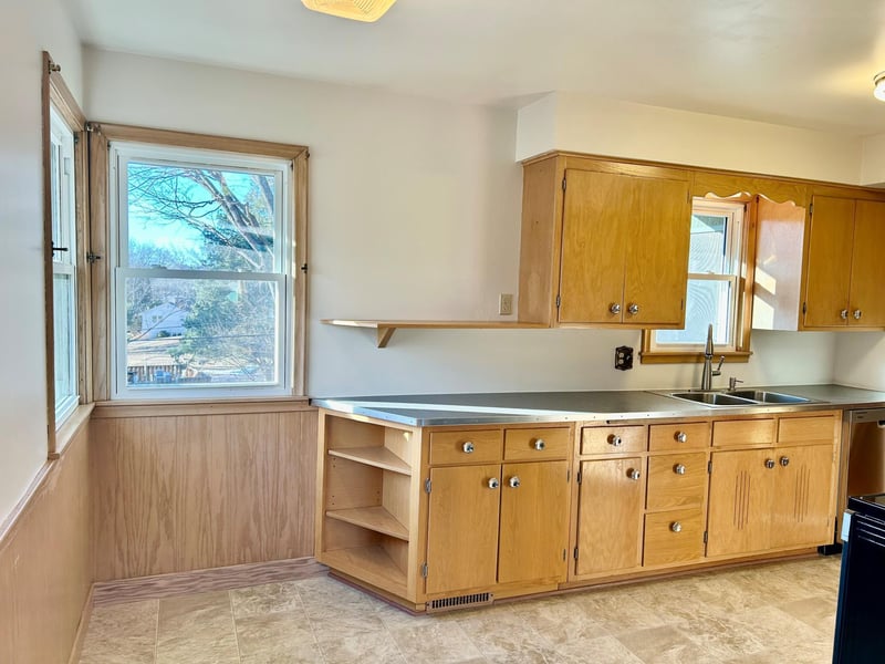 5666 E Glen Moor Rd, Minnetonka, MN 55345