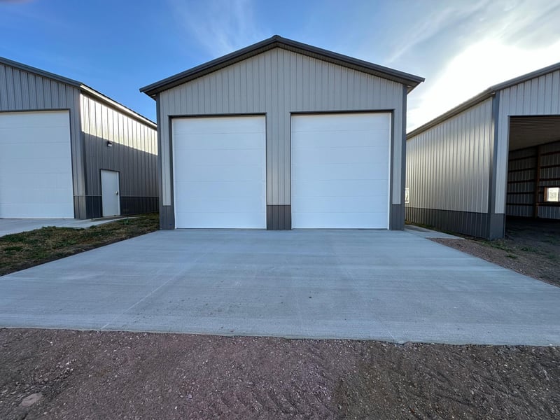 617 N Church Ave, Hills, MN 56138