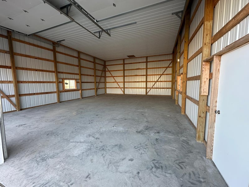 617 N Church Ave, Hills, MN 56138