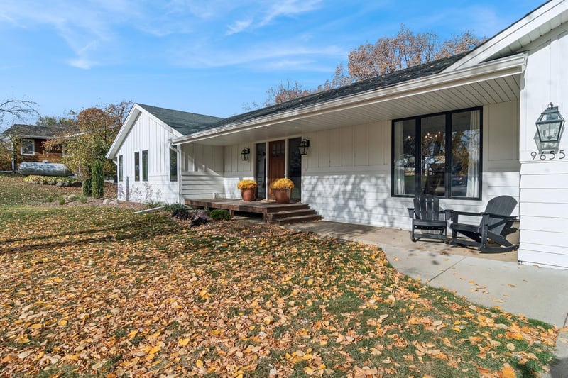 9655 Lakewood Cir, Chaska, MN 55318