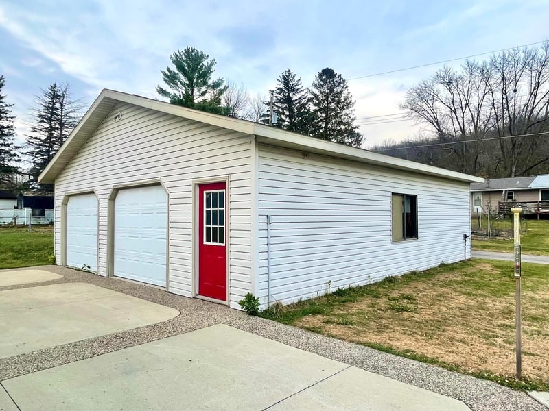321 N Park Dr, Morton, MN 56270