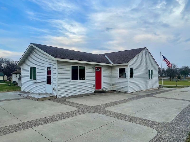 321 N Park Dr, Morton, MN 56270