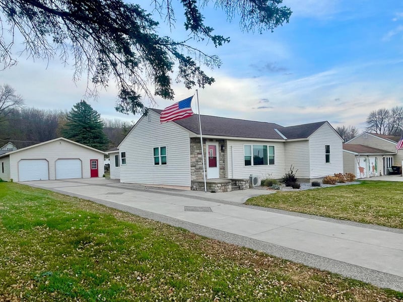 321 N Park Dr, Morton, MN 56270