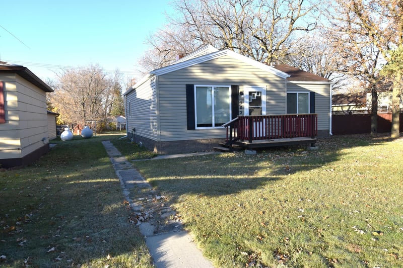 503 S Main St S, Karlstad, MN 56732
