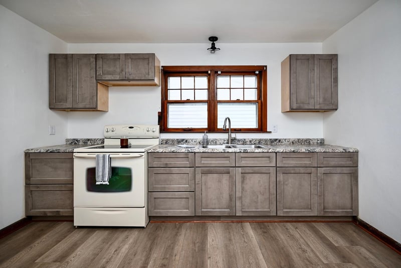3677 W 6th St, Goodview, MN 55987