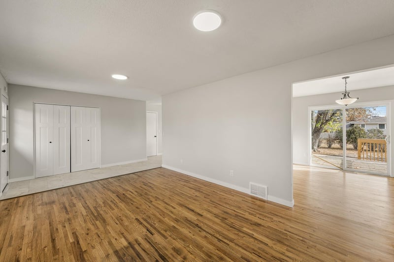 16190 Flagstaff Ave W, Lakeville, MN 55068