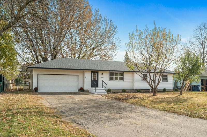 16190 Flagstaff Ave W, Lakeville, MN 55068