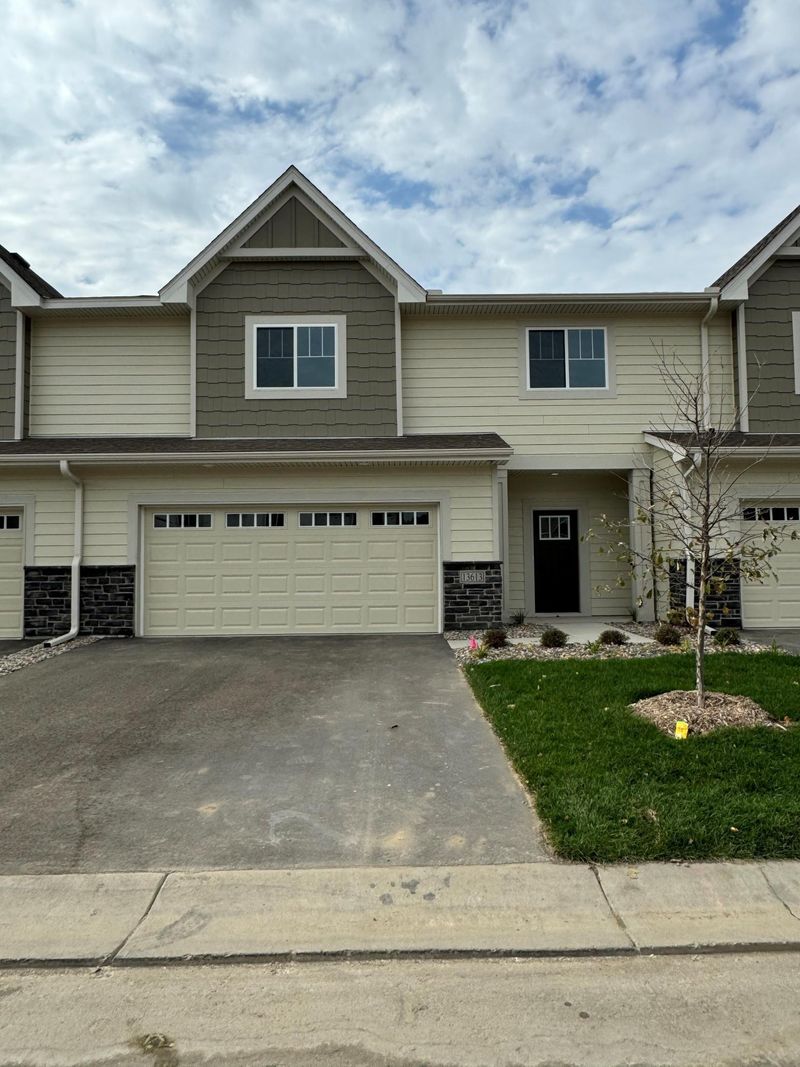13613 Hollybrook Dr, Apple Valley, MN 55124