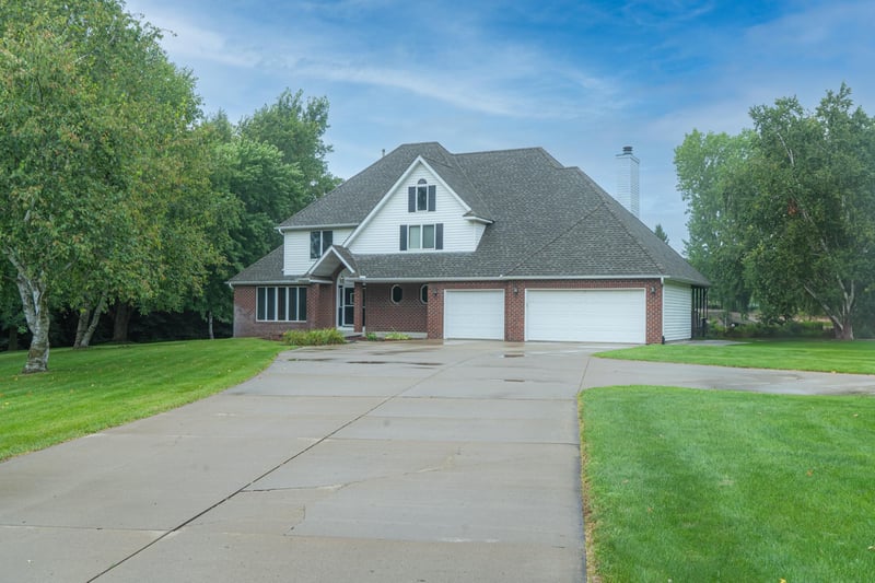 39 Oakridge Dr, Newport, MN 55055