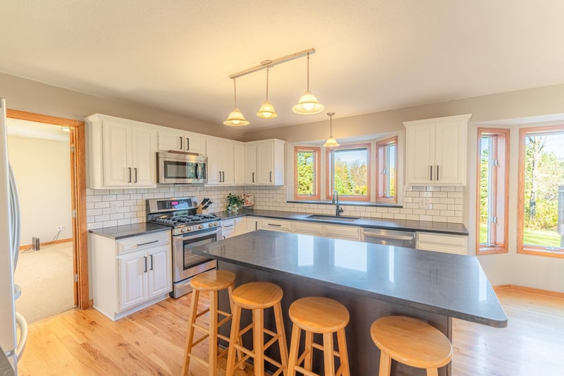 39 Oakridge Dr, Newport, MN 55055