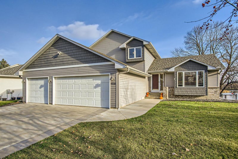 9516 Rosewood Ln N, Osseo, MN 55369