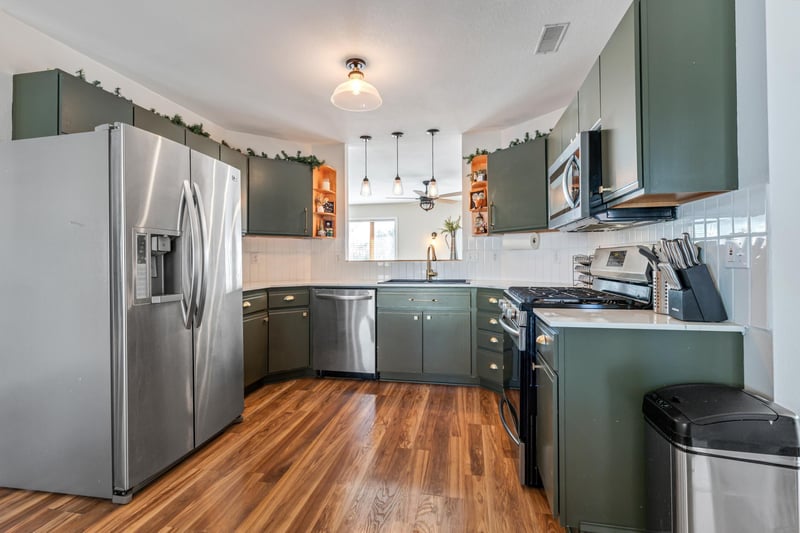 413 1st St NW, Spring Grove, MN 55974