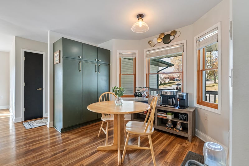 413 1st St NW, Spring Grove, MN 55974