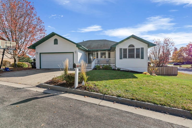 413 1st St NW, Spring Grove, MN 55974