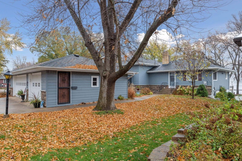 445 Lakeside Dr S, Bayport, MN 55003