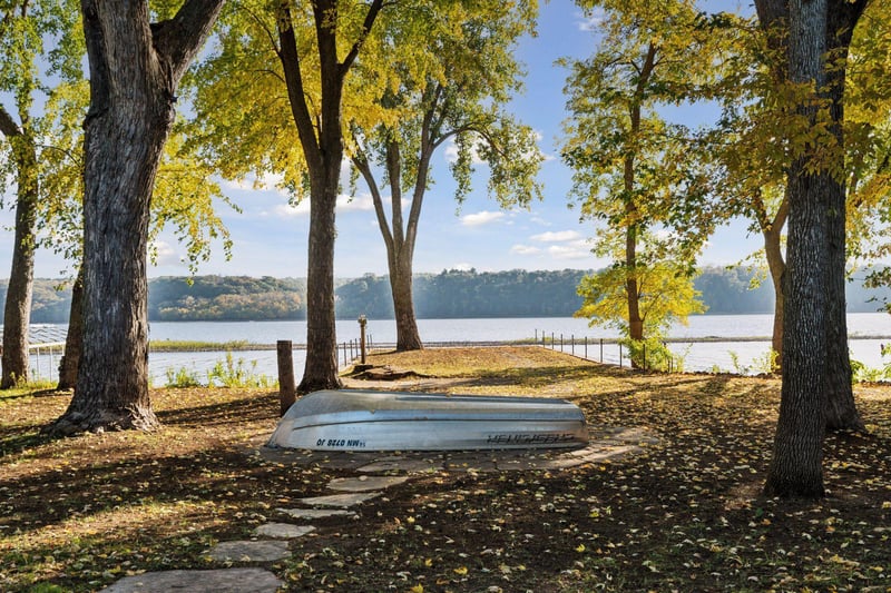 445 Lakeside Dr S, Bayport, MN 55003