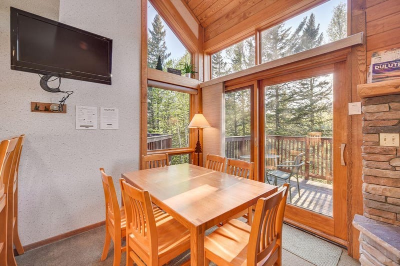528 Moose Mountain Dr, Tofte, MN 55615