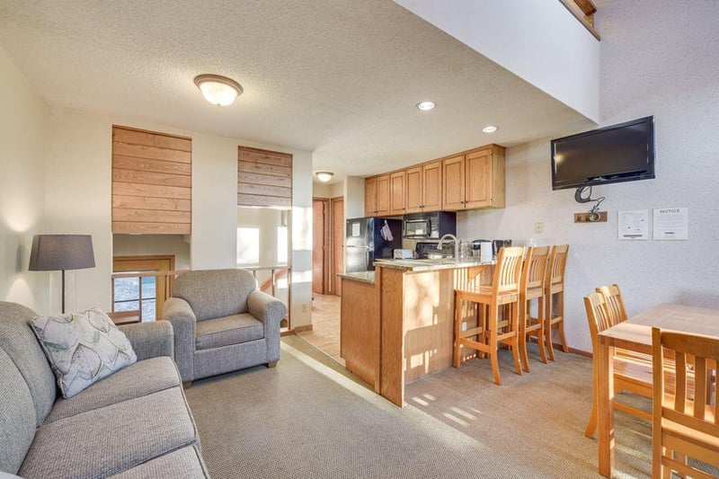 528 Moose Mountain Dr, Tofte, MN 55615